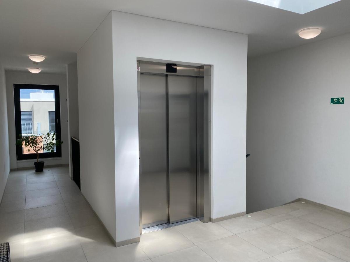Room B 502 Прага Экстерьер фото