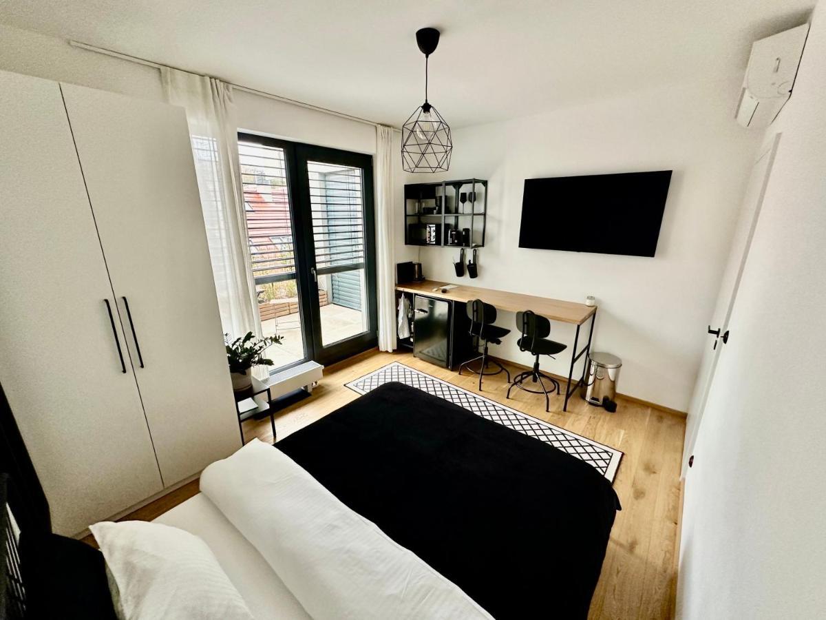 Room B 502 Прага Экстерьер фото